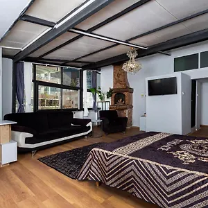Отель 8 House